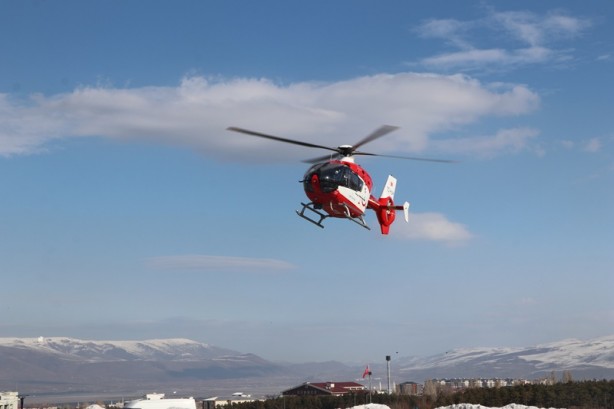 Yüksekten düşen öğrenci ambulans helikopterle hastaneye ulaştırıldı