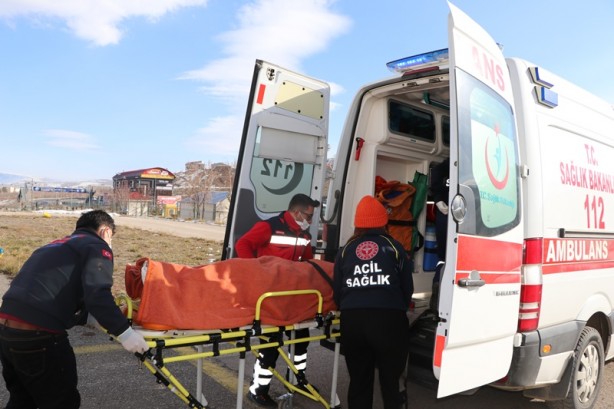 Foto - Yüksekten düşen öğrenci ambulans helikopterle hastaneye ulaştırıldı