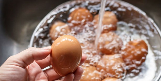 Foto - Yumurta neden yıkanmaz? Bozuk yumurtanın acı reçetesi pahalıya patlayabilir! Sebebi çok ilginç, bakın ne