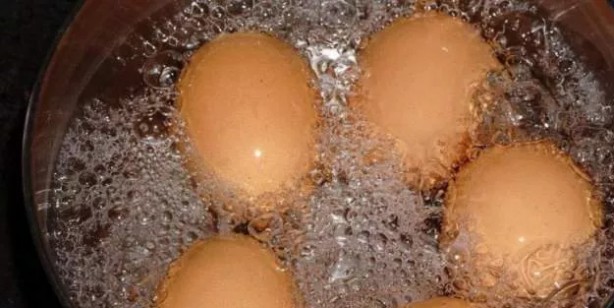 Foto - Yumurtayı sirkeli suda bekletirseniz...