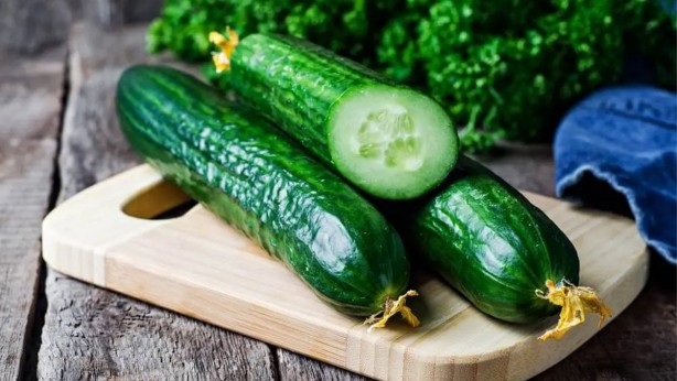 Foto - Yumuşayan salatalıkları çıtır çıtır yapan basit yöntem! Çöpe atmak yerine bunu deneyin! Nutkunuz tutulacak