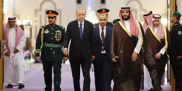 Yunan basını gözünü Türkiye'ye dikti! Suudi Arabistan'ın Türkiye kararı: Kilit konu Baykar! Bakın ne yazdı