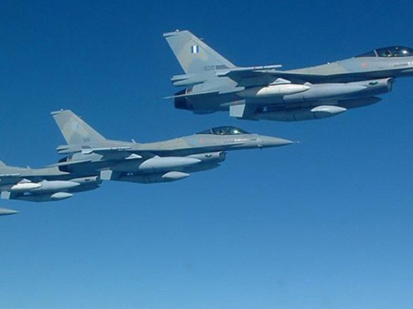 Foto - Yunan donanması savaş pozisyonu aldı! 'Jetler kalkışa hazır'