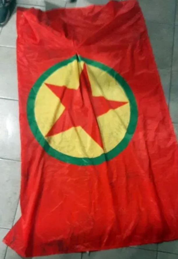 Foto - Yunan PAOK taraftarının terör propagandası engellendi: PKK paçavrasıyla kıskıvrak yakalandı!