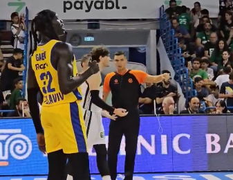 Foto - Yunan taraftarları "Türklerden kanlı Kıbrıs işgali" dedi! Ergin Ataman sahaya dalıp hakemden öyle bir şey istedi ki...