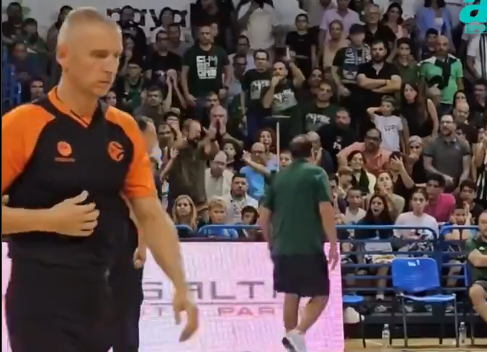 Foto - Yunan taraftarları "Türklerden kanlı Kıbrıs işgali" dedi! Ergin Ataman sahaya dalıp hakemden öyle bir şey istedi ki...