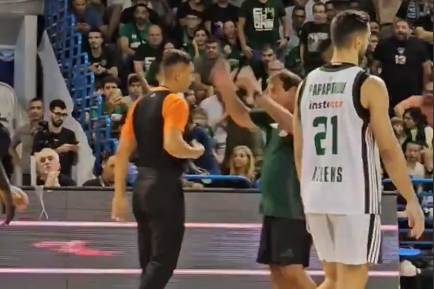 Foto - Yunan taraftarları "Türklerden kanlı Kıbrıs işgali" dedi! Ergin Ataman sahaya dalıp hakemden öyle bir şey istedi ki...