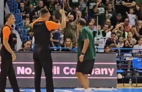 Foto - Yunan taraftarları "Türklerden kanlı Kıbrıs işgali" dedi! Ergin Ataman sahaya dalıp hakemden öyle bir şey istedi ki...