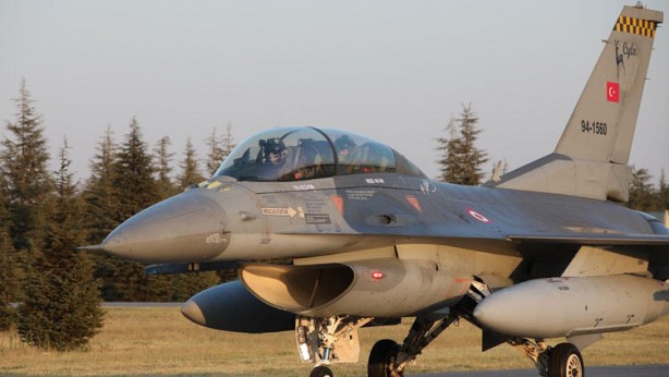 Foto - Yunan'a en net mesaj! Akar F-16 kokpitine geçti