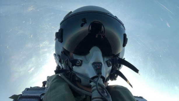 Yunan'a en net mesaj! Akar F-16 kokpitine geçti