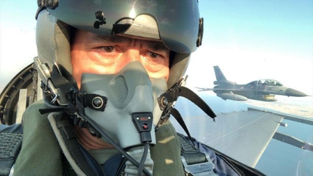 Foto - Yunan'a en net mesaj! Akar F-16 kokpitine geçti