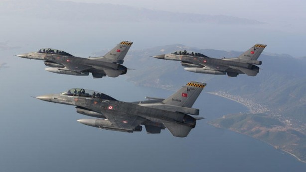 Foto - Yunan'a en net mesaj! Akar F-16 kokpitine geçti