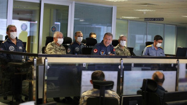 Foto - Yunan'a en net mesaj! Akar F-16 kokpitine geçti