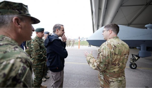 Foto - Komşu  Bayraktar TB2 SİHA'lara karşı bu İHA'ları kullanacak! Görücüye çıkardılar