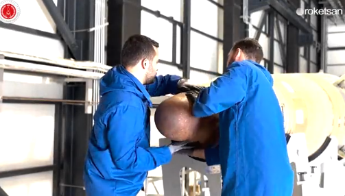 Foto - Yunanistan bu canlı yayını konuşuyor! Türkiye'nin yeni balistik füzesini duyurup menzilini açıkladı