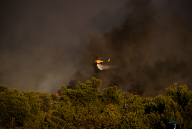 Foto - Yunanistan cehennemi yaşıyor! 9 köy ve İki hastane tahliye edildi… Yangın Atina’ya yaklaştı