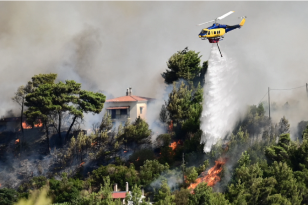 Yunanistan cehennemi yaşıyor! 9 köy ve İki hastane tahliye edildi… Yangın Atina’ya yaklaştı