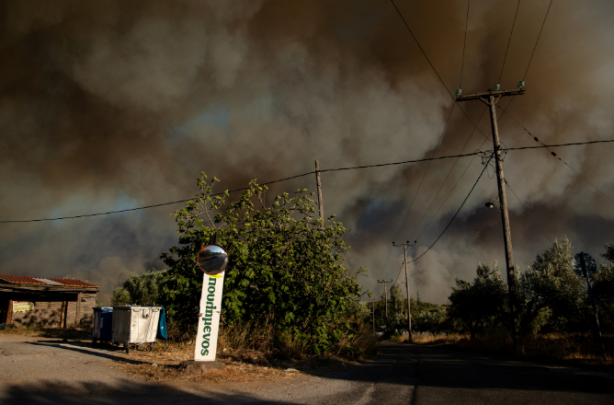 Foto - Yunanistan cehennemi yaşıyor! 9 köy ve İki hastane tahliye edildi… Yangın Atina’ya yaklaştı