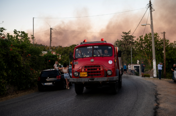 Foto - Yunanistan cehennemi yaşıyor! 9 köy ve İki hastane tahliye edildi… Yangın Atina’ya yaklaştı