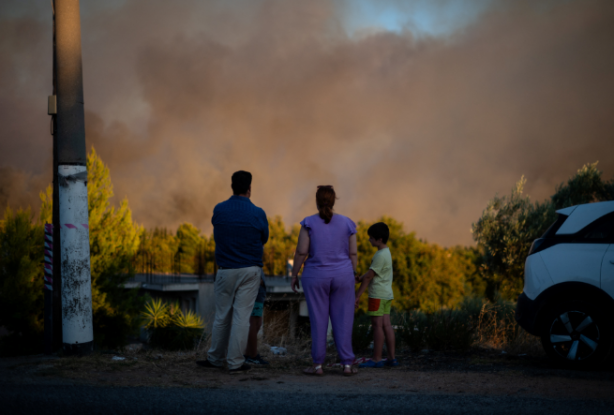 Foto - Yunanistan cehennemi yaşıyor! 9 köy ve İki hastane tahliye edildi… Yangın Atina’ya yaklaştı