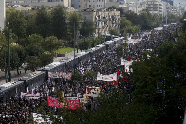 Foto - Yunanistan dağılıyor! Halk sokağa döküldü