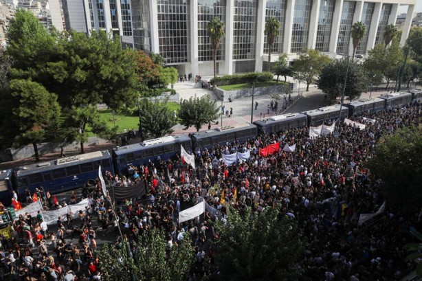 Foto - Yunanistan dağılıyor! Halk sokağa döküldü