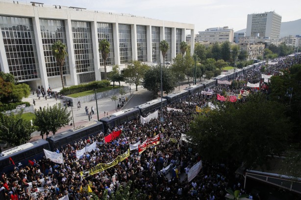Foto - Yunanistan dağılıyor! Halk sokağa döküldü