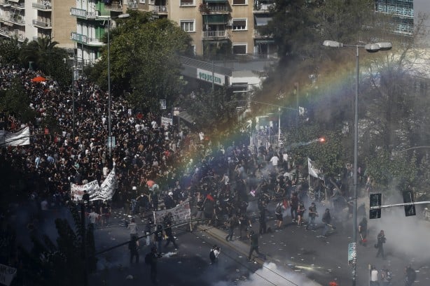 Foto - Yunanistan dağılıyor! Halk sokağa döküldü