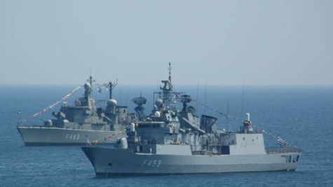 Foto - Yunanistan donanması acınacak halde: Yıldızları İHA sandılar