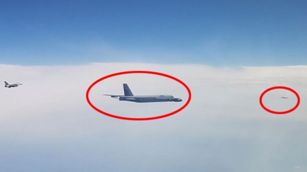 Yunanistan fotoğrafları paylaştı: ABD bombardıman savaş uçakları bölgede...