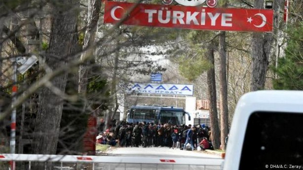 Foto - Yunanistan 'Korkuyoruz' diyerek duyurdu: Türkiye sınırına yolluyoruz
