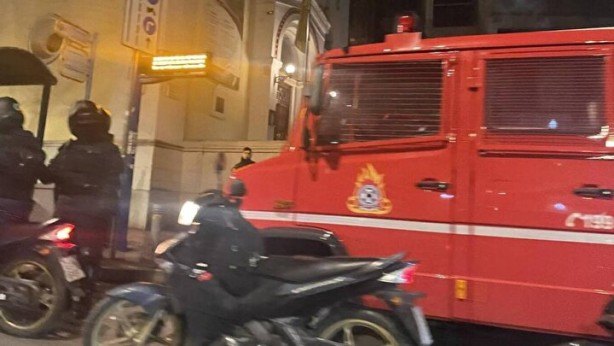 Foto - Yunanistan panik’te! Bakanlık önünde bombalı saldırı