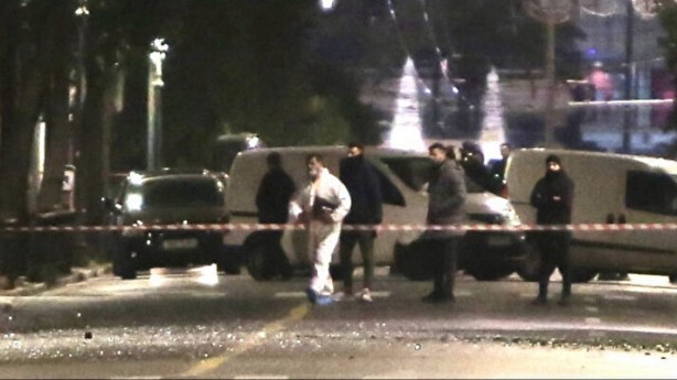 Yunanistan panik’te! Bakanlık önünde bombalı saldırı