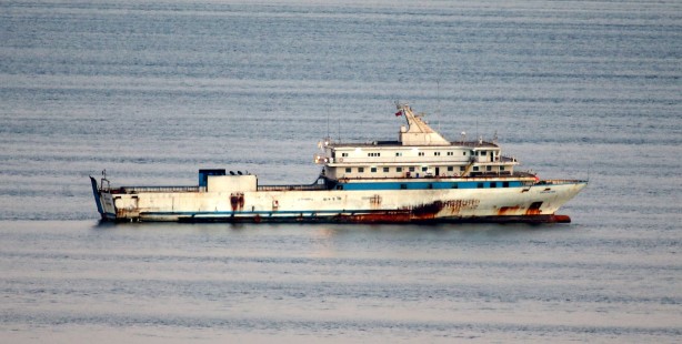 Foto - Yunanistan Sahil Güvenlik birimlerinin taciz ateşi açtığı gemi Çanakkale Boğazı'nda demirledi