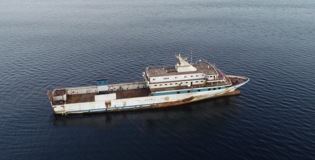 Foto - Yunanistan Sahil Güvenlik birimlerinin taciz ateşi açtığı gemi Çanakkale Boğazı'nda demirledi