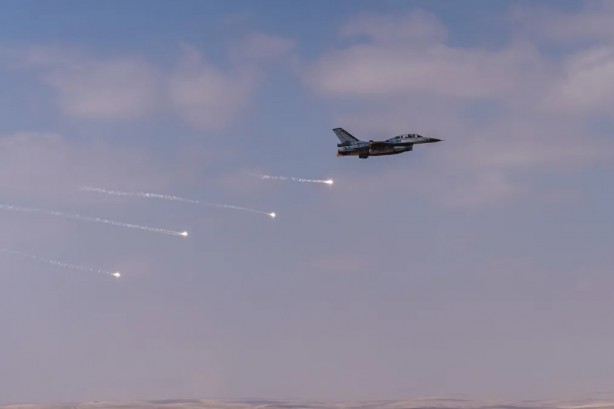 Foto - Yunanistan savaş uçaklarındaki o sistem için Türkiye'ye para ödeyecek! İşte şimdi köşeye sıkıştılar