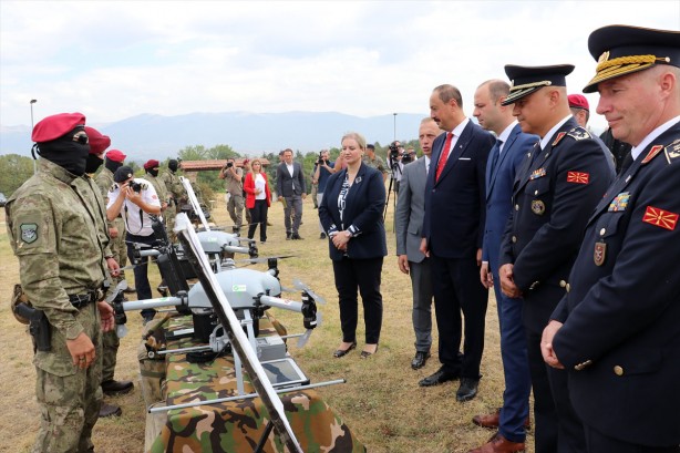 Foto - Yunanistan şokta: Türkiye o ülkeye bedava İHA ve silah verdi