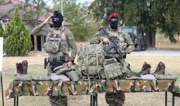 Foto - Yunanistan şokta: Türkiye o ülkeye bedava İHA ve silah verdi