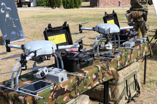 Foto - Yunanistan şokta: Türkiye o ülkeye bedava İHA ve silah verdi