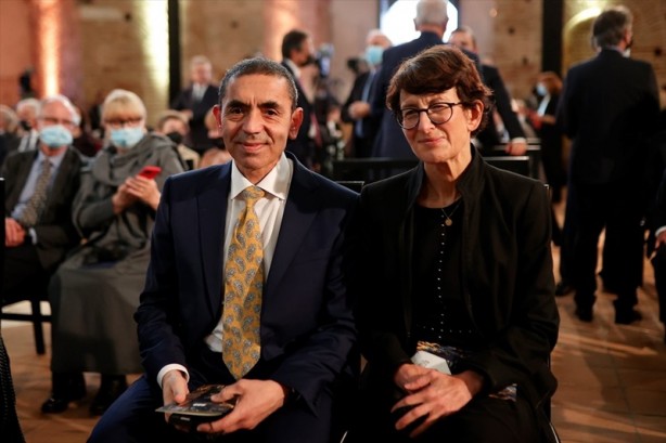 Foto - Yunanistan'da Özlem Türeci ve Uğur Şahin’e İmparatoriçe Theophano ödülü verildi
