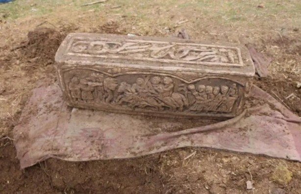 Foto - Yunanistan'daki o adada kazı yapan arkeologlar 2.700 yıllık hazine buldu: Sandığı açınca içinden çıkana inanamadı