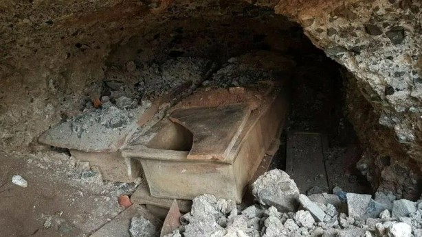 Foto - Yunanistan'daki o adada kazı yapan arkeologlar 2.700 yıllık hazine buldu: Sandığı açınca içinden çıkana inanamadı