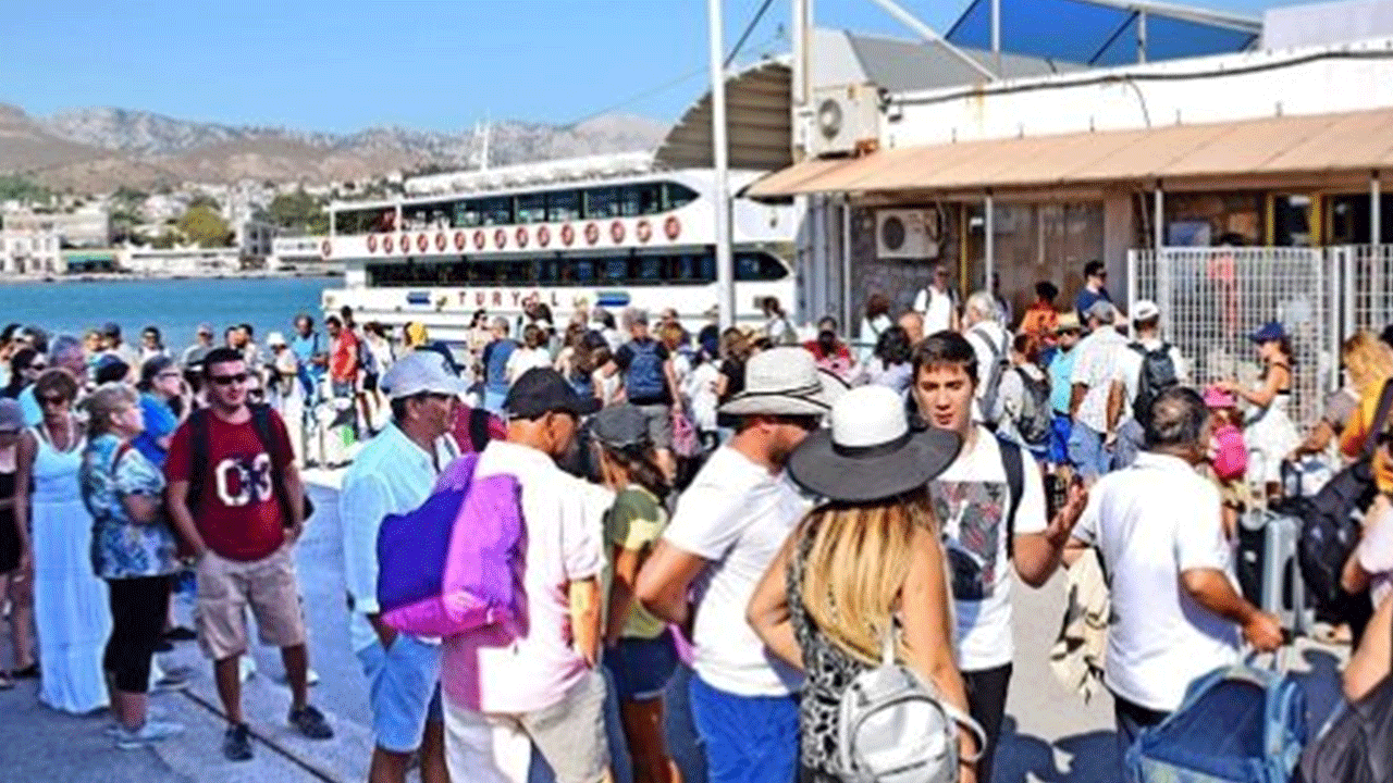Foto - Yunanistan'dan beyaz Türklere şok: Şimdi de tatile gidin görelim!