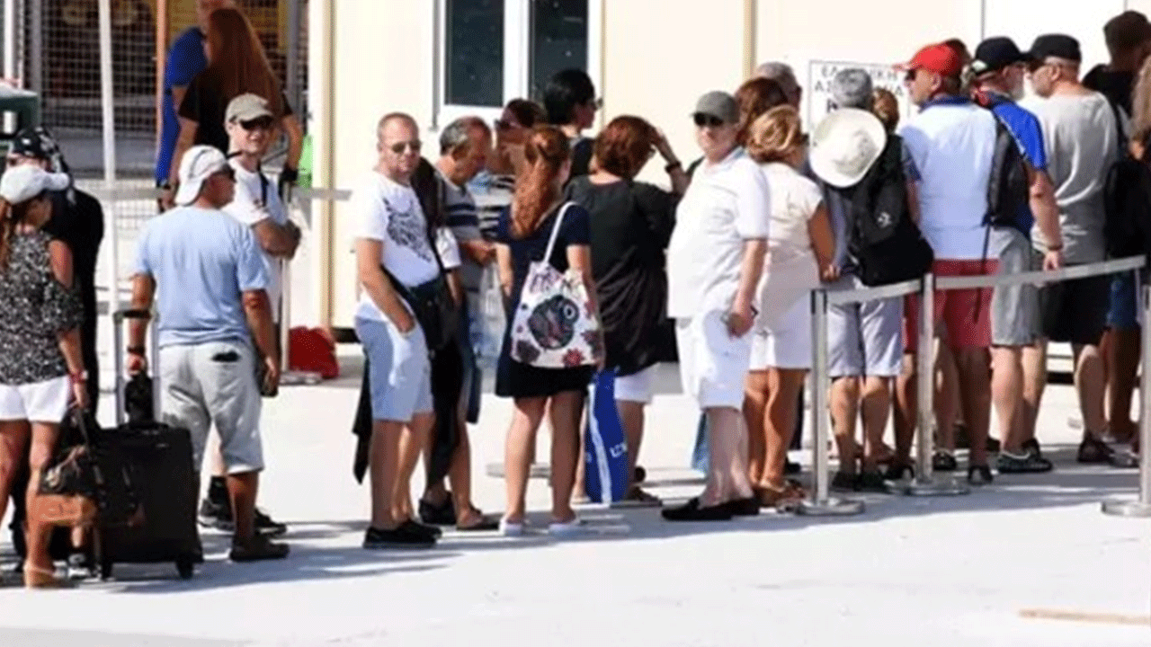 Foto - Yunanistan'dan beyaz Türklere şok: Şimdi de tatile gidin görelim!