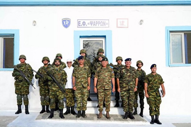 Foto - Yunanistan'dan yeni provokasyon! Resmen kaşınıyorlar