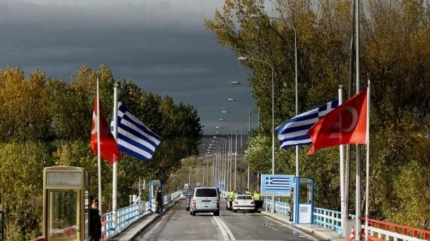 Foto - Yunanistan'ı sarsan itiraf! Bu sözler günlerce hatta aylarca konuşulur: Bırakın Türkiye'ye gitsinler