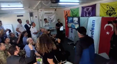 Foto - Dünyayı şoka sokacak anlar! Bayraktar TB2 işaretledi, Türk İDA'sı gemiyi bir anda batırdı