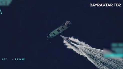 Foto - Dünyayı şoka sokacak anlar! Bayraktar TB2 işaretledi, Türk İDA'sı gemiyi bir anda batırdı