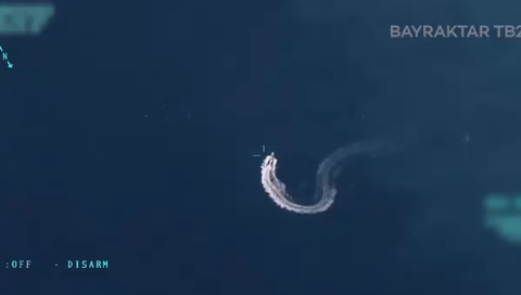 Foto - Dünyayı şoka sokacak anlar! Bayraktar TB2 işaretledi, Türk İDA'sı gemiyi bir anda batırdı