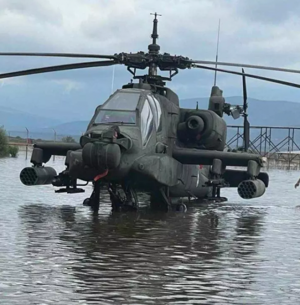 Foto - Yunanistan'ın 30'dan fazla savaş helikopteri imha oldu!
